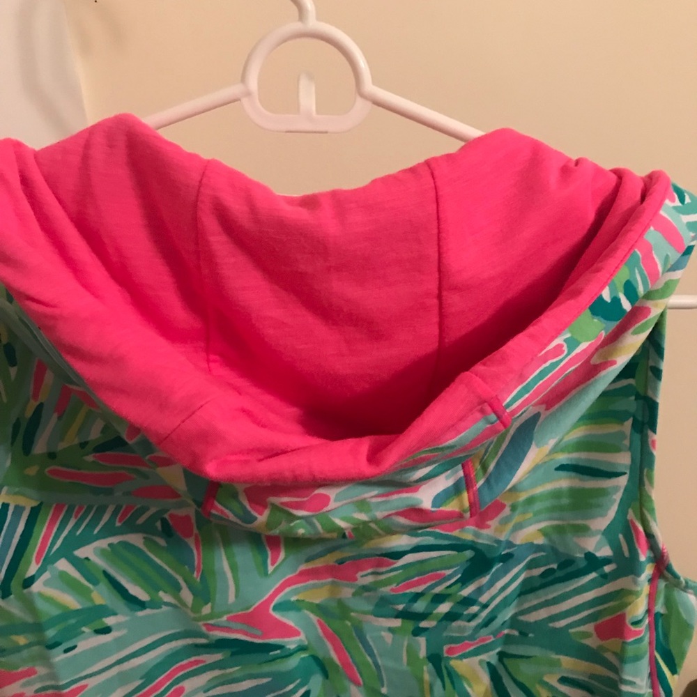 Lilly Pulitzer hood workout vest with pockets